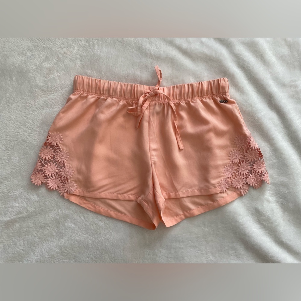 ROXY size Small Peach Floral Embroidered Lace Sided Shorts